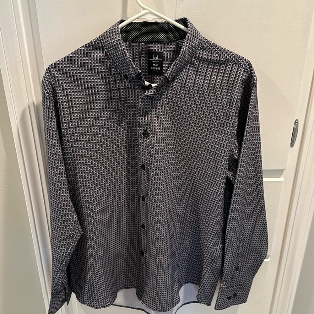 Michael Strahan performance button down size medium trim